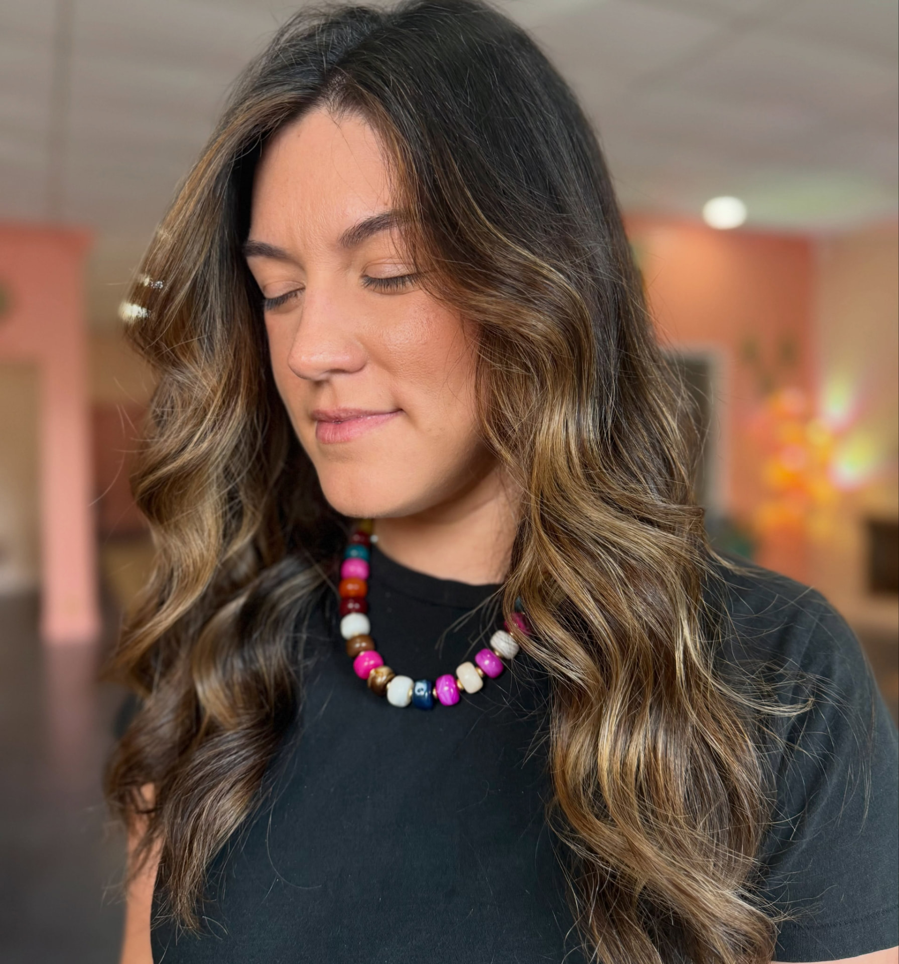 Glossy highlighted brunette waves